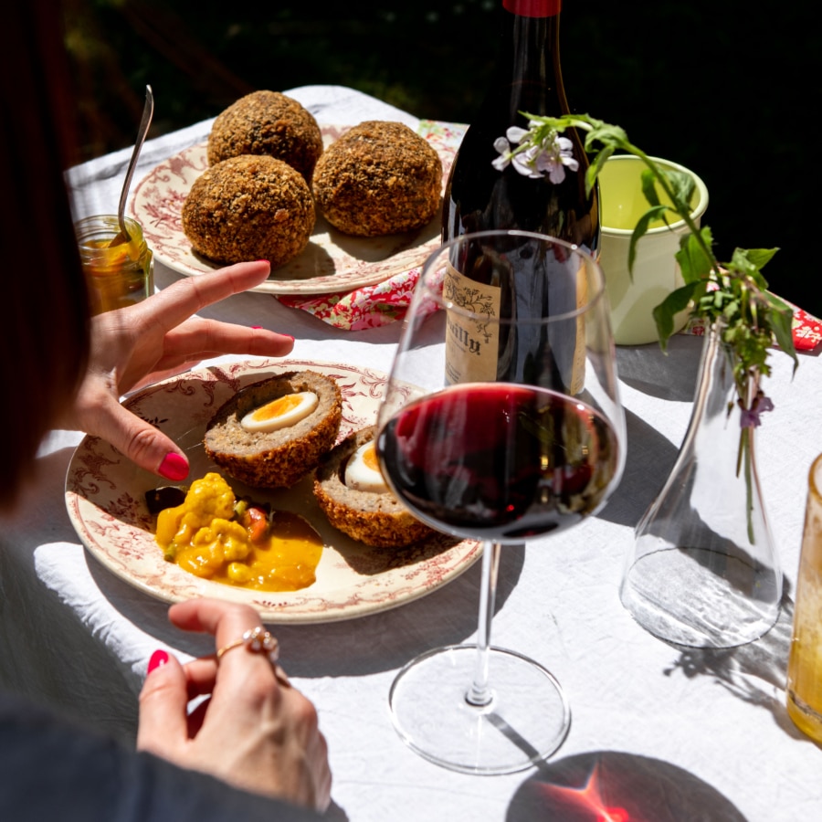 Scotch eggs & Brouilly - ©Laura Jalbert