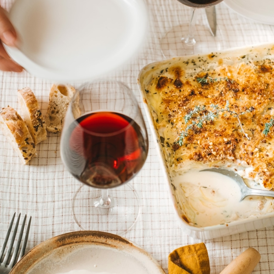 Gratin Dauphinois & verres de Brouilly - ©Emma Vernay