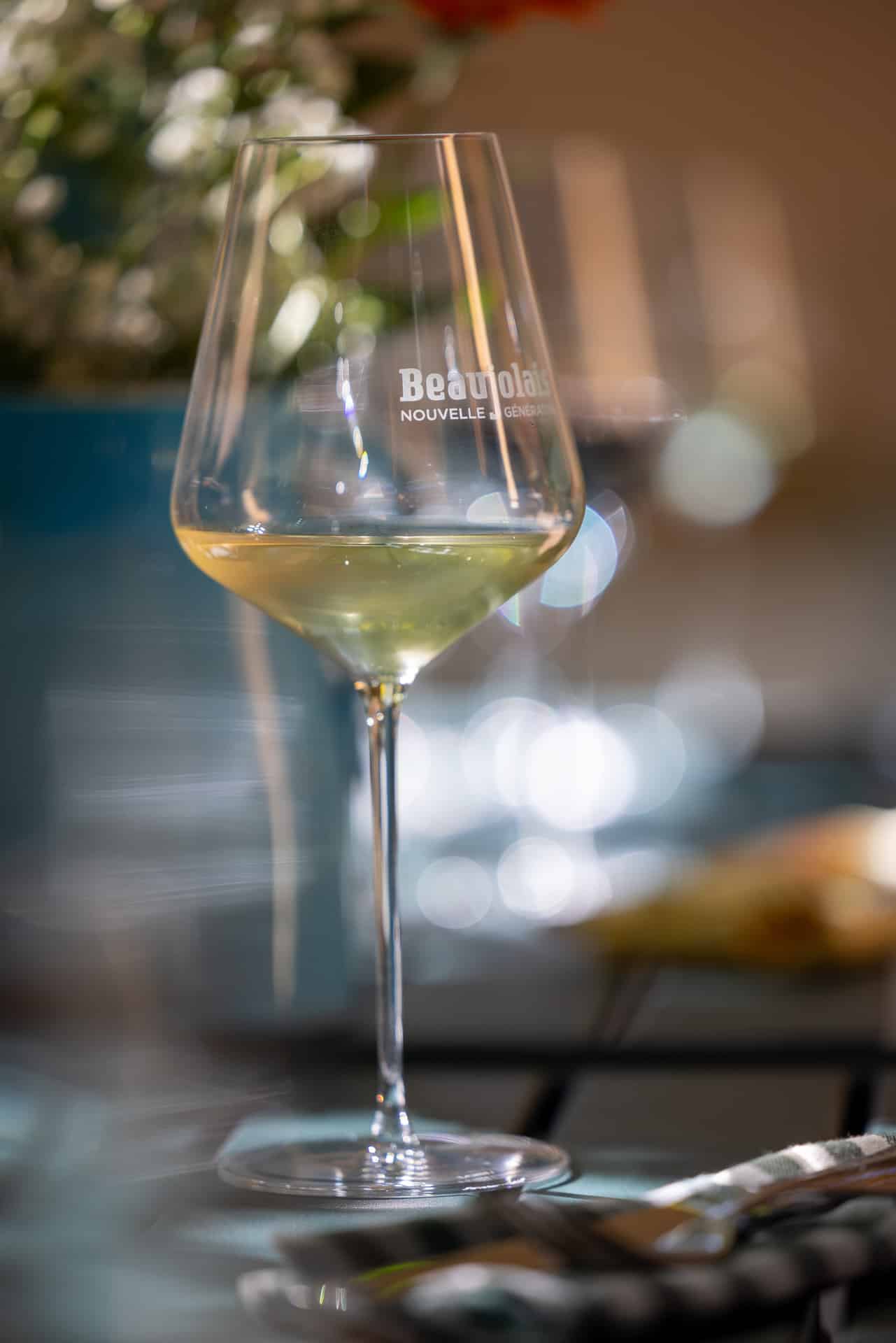 Verre de Beaujolais blanc © Studio Baalt 2021