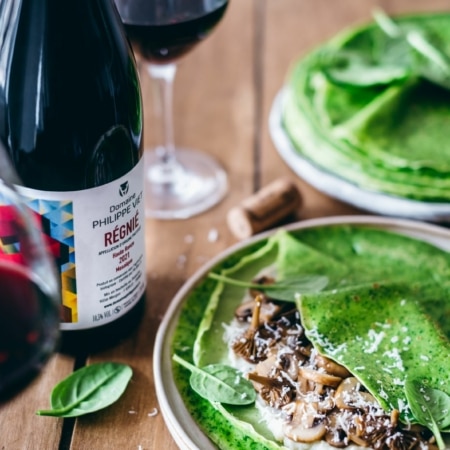 Green pancakes with spinach, bechamel, mushrooms and parmesan