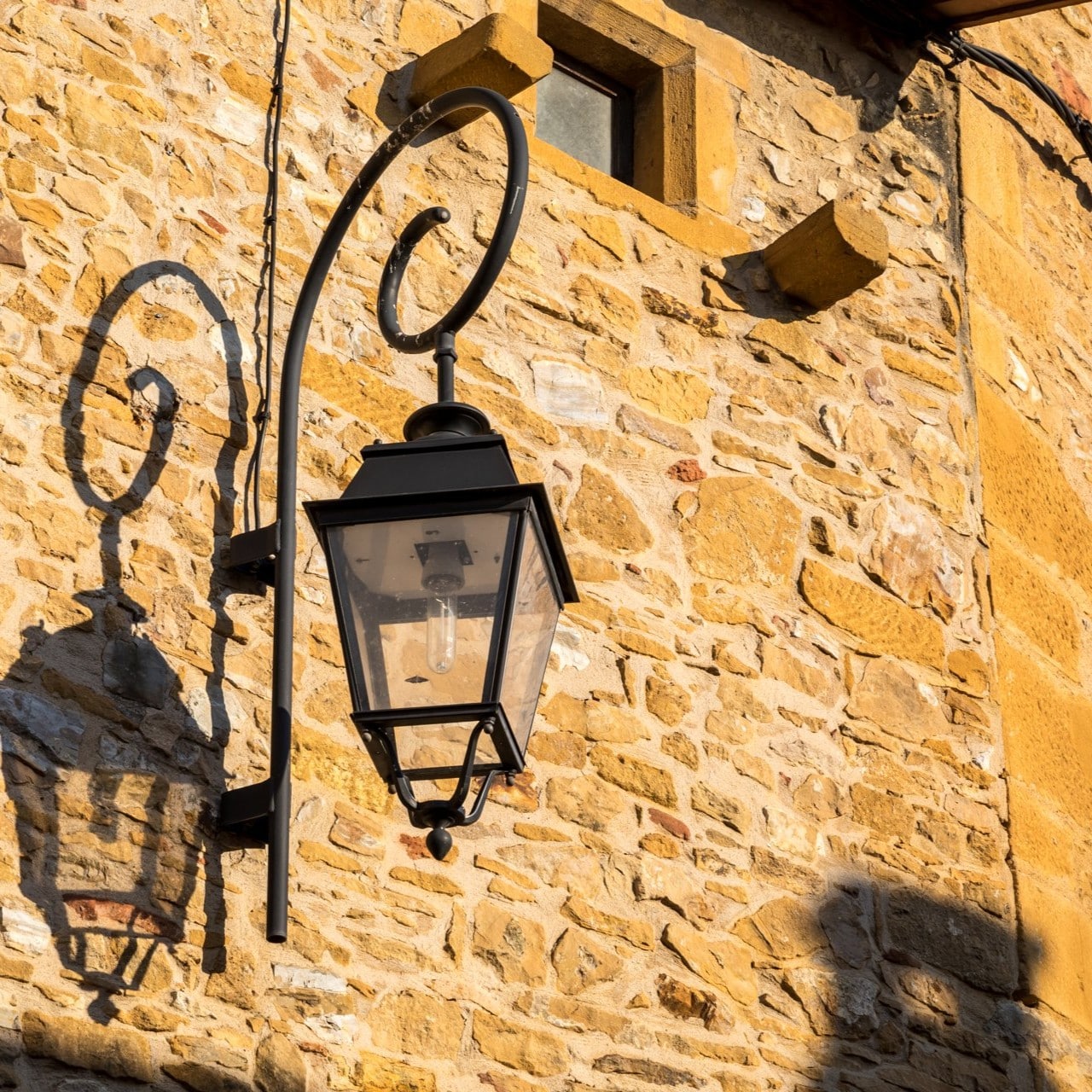 Mur de pierres dorées dans le Beaujolais, Etienne Ramousse